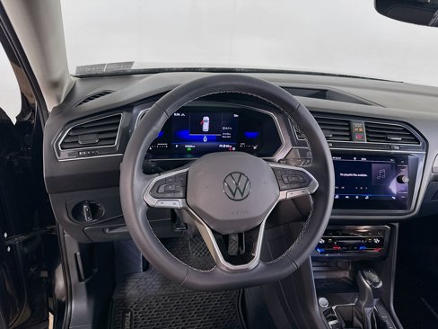 Used 2022 Volkswagen Tiguan SE w/ Panoramic Sunroof Package image 20