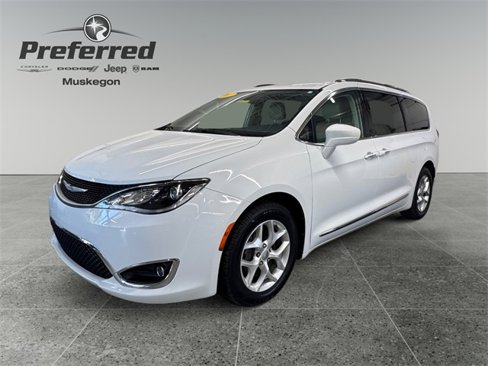 Used 2017 Chrysler Pacifica Touring-L Plus image 1