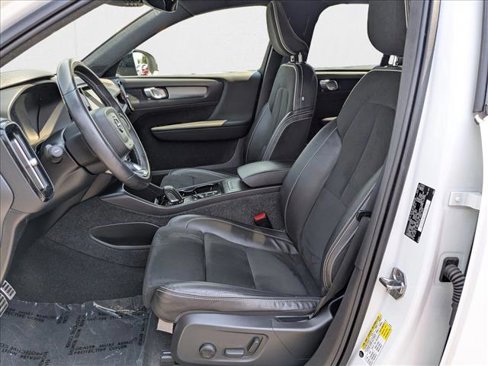 Used 2021 Volvo XC40 T5 R-Design image 18