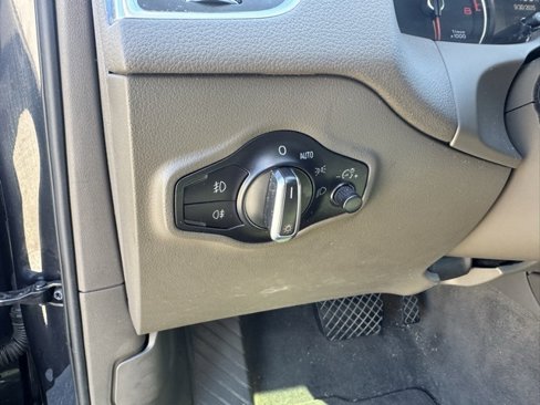 Used 2017 Audi Q5 2.0T Premium Plus w/ Technology Package image 12