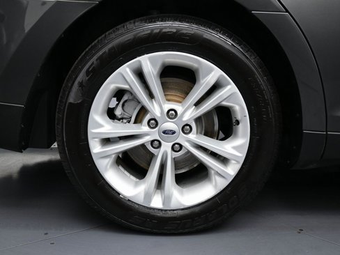 Used 2017 Ford Taurus SE image 11