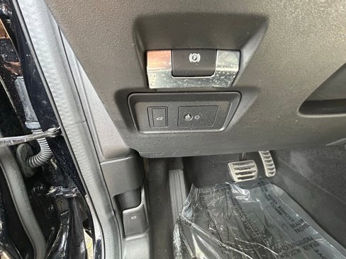 Used 2020 Land Rover Discovery Sport SE R-Dynamic image 19