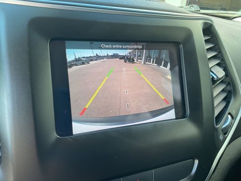 Used 2019 Jeep Cherokee Latitude Plus w/ Comfort/Convenience Group image 26