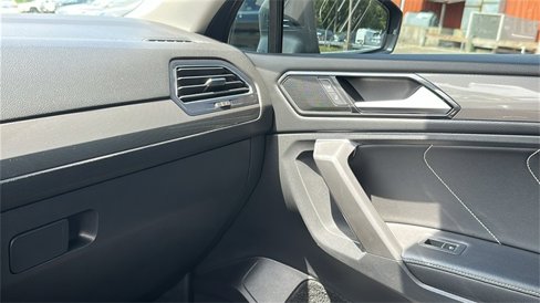 Used 2022 Volkswagen Tiguan SE image 22