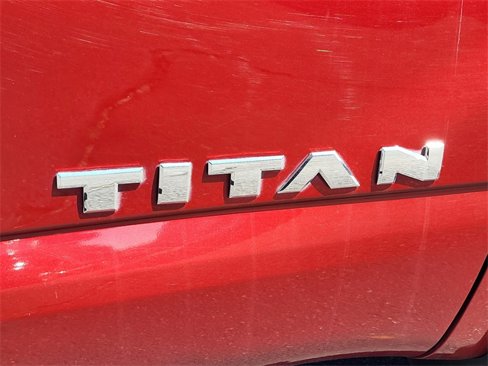 Used 2017 Nissan Titan SV image 7
