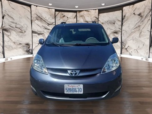 Used 2007 Toyota Sienna XLE image 2