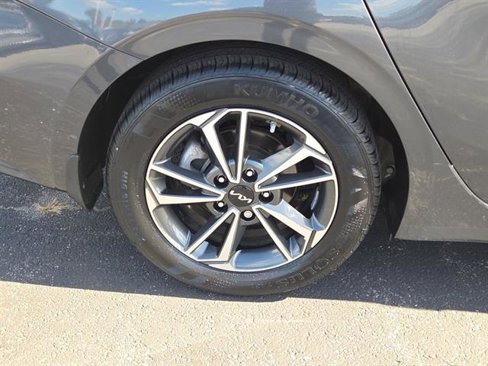Used 2023 Kia Forte LXS w/ LXS Technology Package image 8