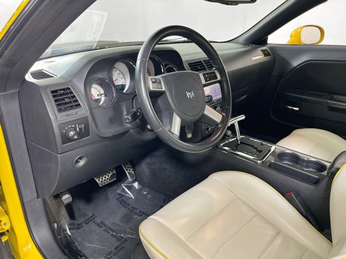 Used 2010 Dodge Challenger R/T image 9