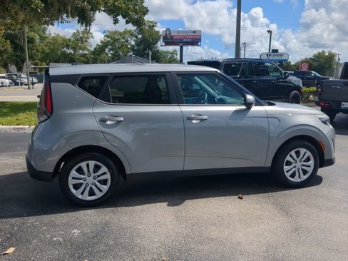 Used 2023 Kia Soul LX image 4