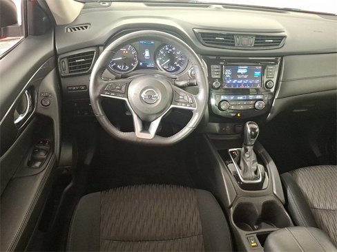 Used 2018 Nissan Rogue SV w/ Premium Package image 2