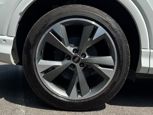 Used 2024 Audi Q4 e-tron Premium Plus image 39
