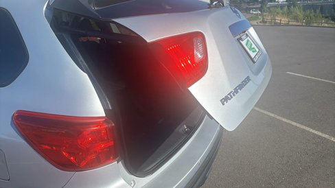 Used 2018 Nissan Pathfinder SL image 17