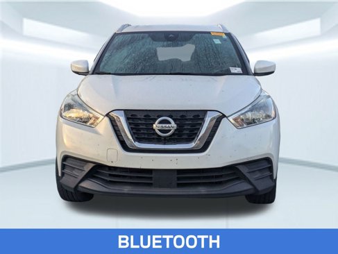 Used 2020 Nissan Kicks SV image 2