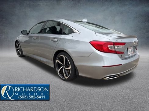 Used 2018 Honda Accord Sport image 2