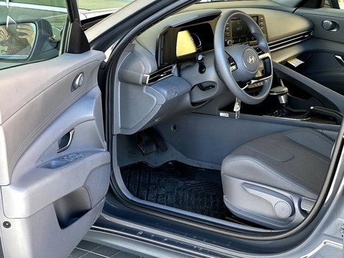 Used 2024 Hyundai Elantra SE image 10