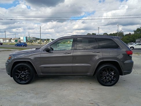 Used 2020 Jeep Grand Cherokee Altitude image 14