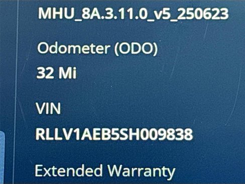 New 2025 VinFast VF 8 Eco image 12