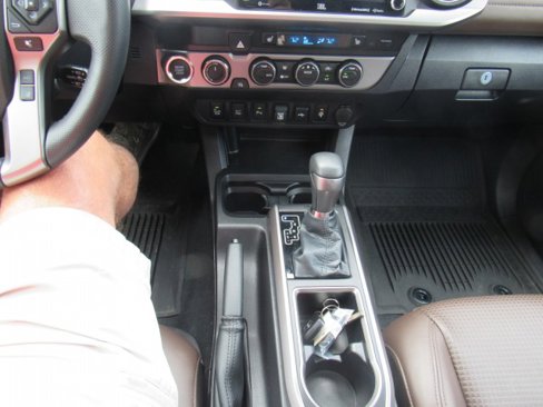Used 2023 Toyota Tacoma Limited image 20
