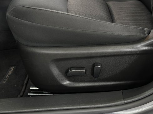 Used 2024 Nissan Altima 2.5 SV image 16