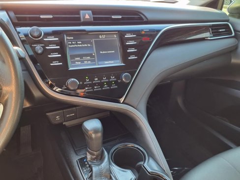 Used 2018 Toyota Camry LE image 6