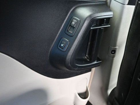Used 2015 Chrysler Town & Country Touring-L w/ Driver Convenience Group image 48