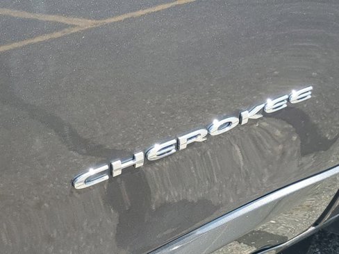 Used 2018 Jeep Cherokee Overland image 6