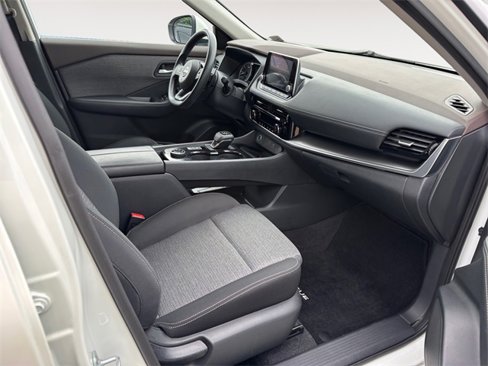 Used 2022 Nissan Rogue SV image 15