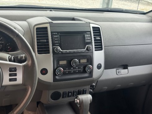 Used 2018 Nissan Frontier SV image 6