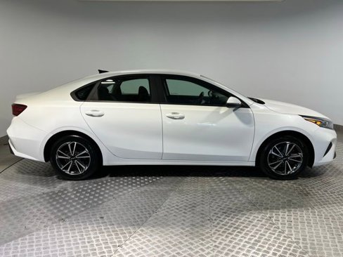 Used 2022 Kia Forte LXS w/ LXS Technology Package image 6