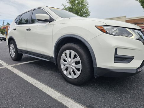 Used 2020 Nissan Rogue S image 9