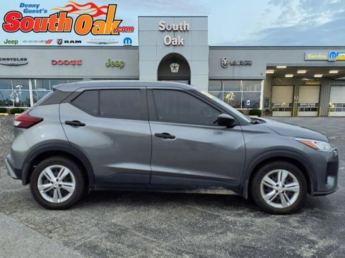 Used 2021 Nissan Kicks S image 2