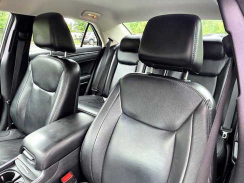 Used 2016 Chrysler 300 Limited image 16