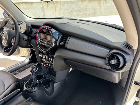 Used 2016 MINI Cooper 2-Door Hardtop image 18