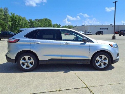 Used 2019 Ford Edge SE image 5
