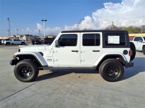 Used 2020 Jeep Wrangler Unlimited Sahara image 8