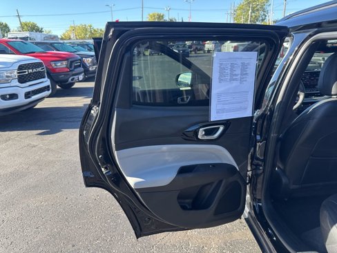 Used 2024 Jeep Compass Limited image 34