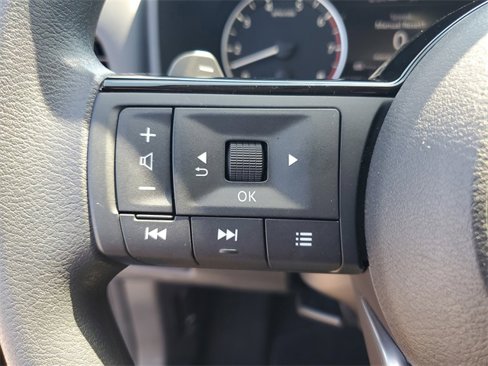 Used 2023 Nissan Rogue SV image 11