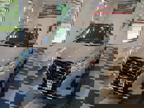 Used 2022 Nissan Kicks SV image 2