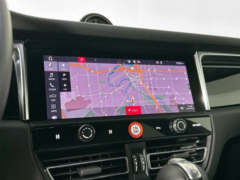Certified 2024 Porsche Macan image 22