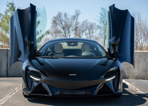 New 2025 McLaren Artura image 4
