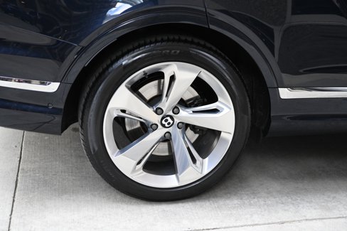 Used 2023 Bentley Bentayga Extended Wheelbase image 27