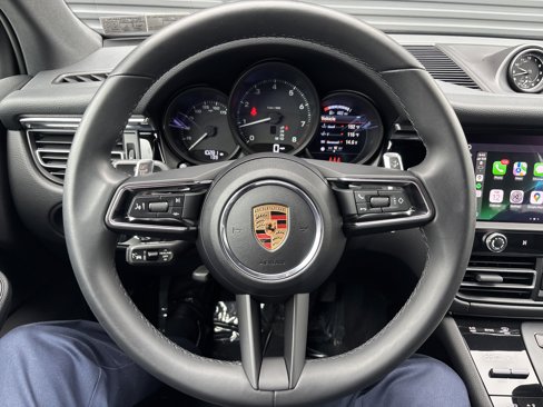 Certified 2025 Porsche Macan image 10