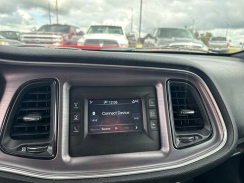 Used 2015 Dodge Challenger SXT w/ Driver Convenience Group image 12