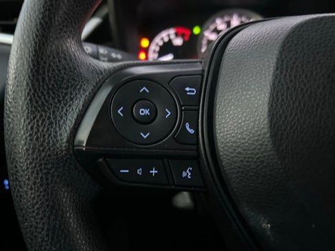 Used 2021 Toyota Corolla LE image 19