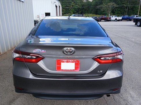 Used 2022 Toyota Camry LE image 4