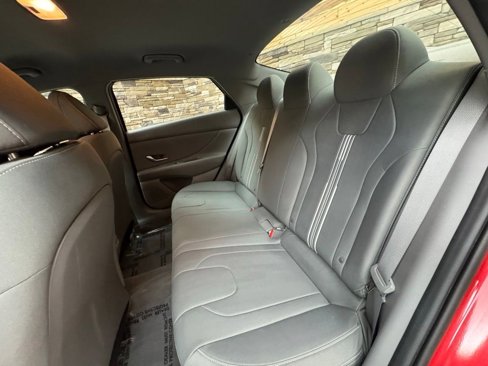 Used 2022 Hyundai Elantra SEL w/ Preferred Accessory Package image 19