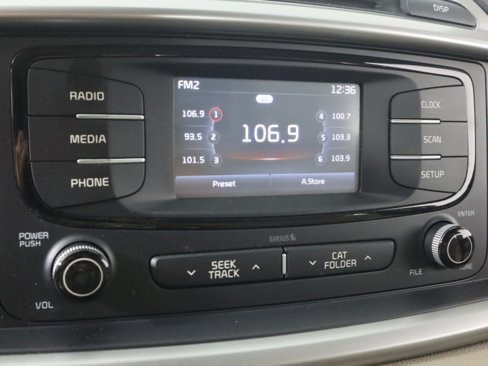 Used 2017 Kia Sorento LX image 18