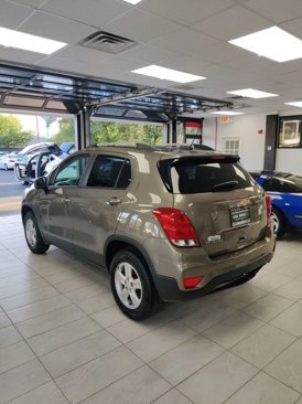 Used 2021 Chevrolet Trax LT w/ LT Convenience Package image 4