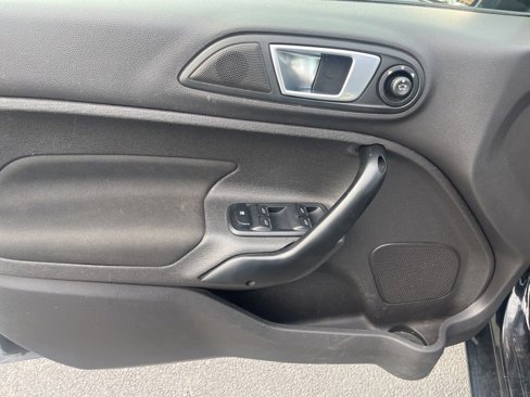 Used 2016 Ford Fiesta SE image 12
