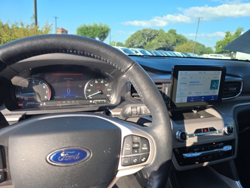 Used 2024 Ford Explorer XLT w/ Equipment Group 202A image 9